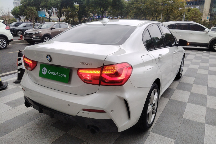 宝马1系 2022款 120i M运动曜夜版车身外观6005