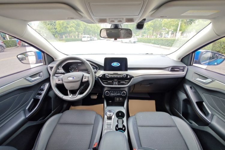 福特 福克斯 2020款 两厢 EcoBoost 180 自动锋潮型中控内饰7007