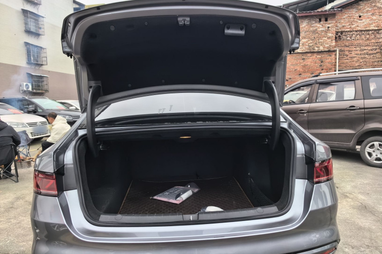 比亚迪 秦PLUS 2024款 荣耀版 DM-i 55KM领先型机舱底盘23