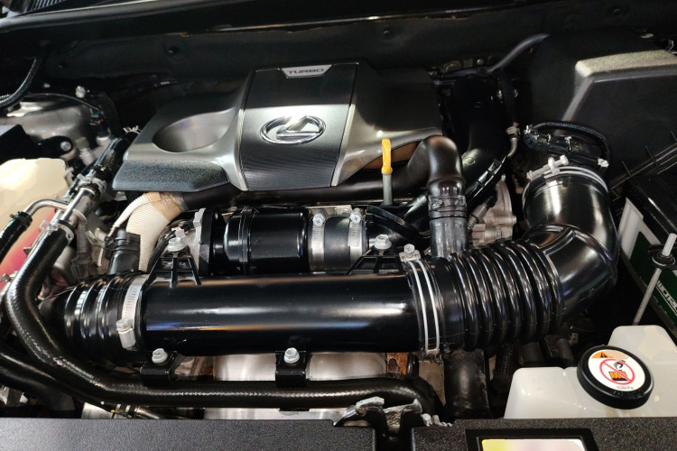 雷克萨斯NX 2018款 300 前驱 锋行版机舱底盘24