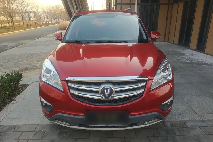 长安CS35 2016款 1.6L 自动豪华型 国V车身外观2