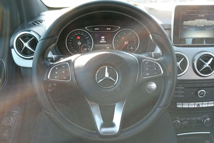 奔驰B级 2015款 B 200 时尚型局部细节13