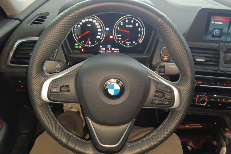 宝马1系 2018款 118i 运动型中控内饰13