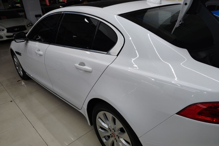 捷豹XEL 2018款 2.0T 200PS 精英版车身外观4