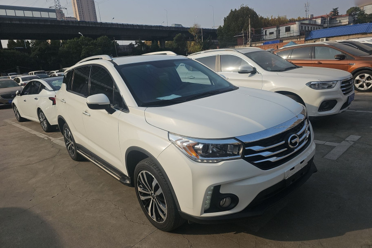 广汽传祺 传祺GS4 2015款 200T G-DCT豪华版车身外观3