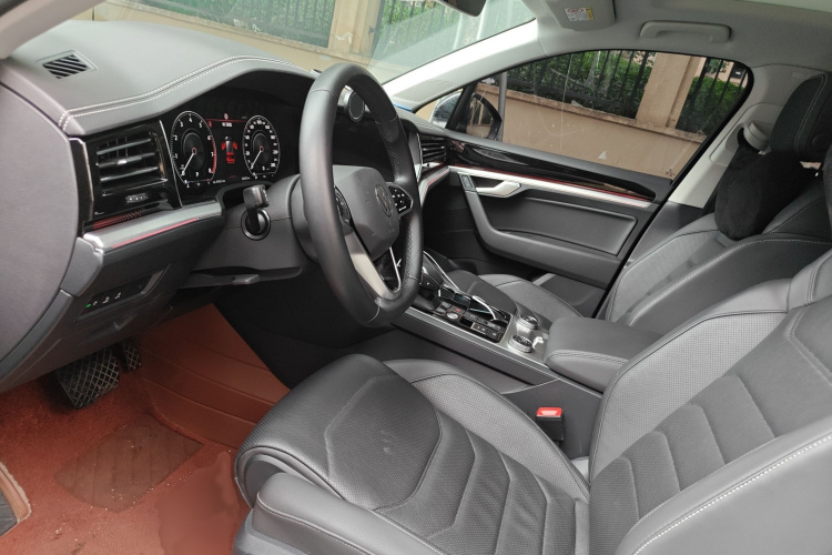 大众 途锐 2022款 3.0TSI 锐享版 曜黑运动套装局部细节19