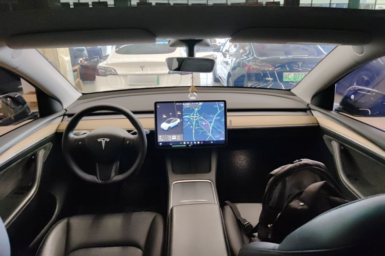特斯拉 Model Y 2021款 标准续航后驱版中控内饰12