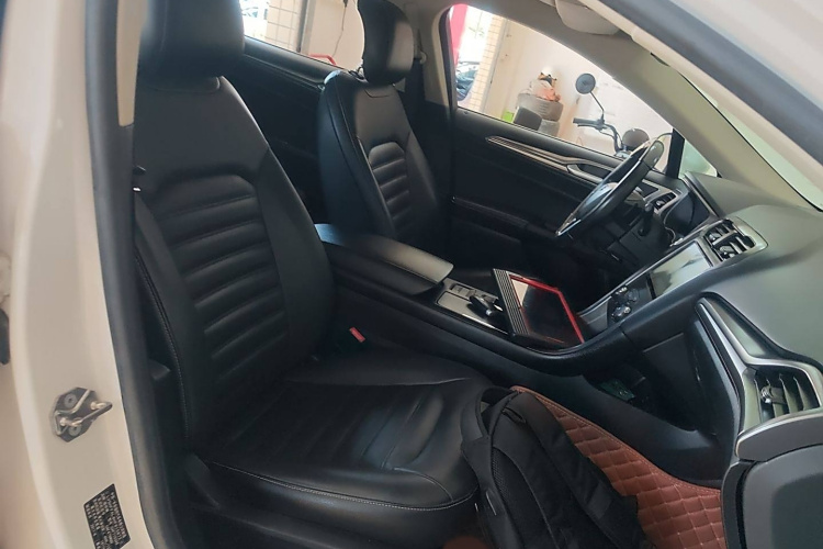 福特 蒙迪欧 2017款 EcoBoost 180 时尚型局部细节41