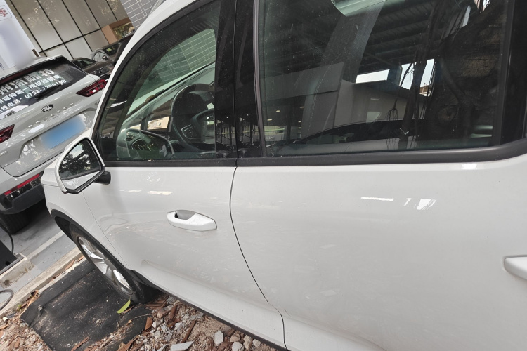 沃尔沃XC40 2020款 T3 智行时尚版车身外观4