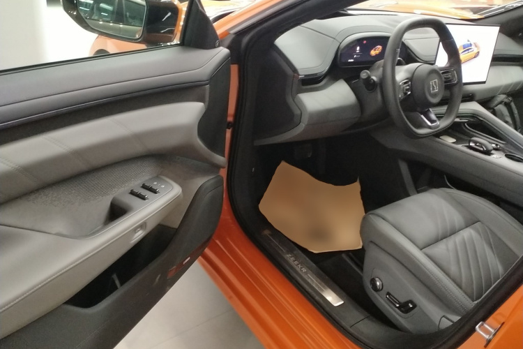 极氪001 2025款 WE版 100kWh 后驱中控内饰20