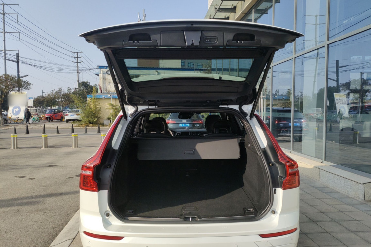 沃尔沃XC60 2019款 T5 四驱智远运动版 国VI机舱底盘23