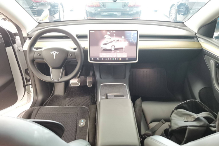 特斯拉 Model Y 2022款 改款 后轮驱动版中控内饰12