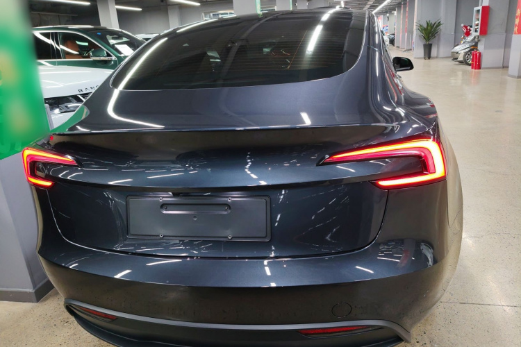 特斯拉 Model 3 2023款 后轮驱动版车身外观6