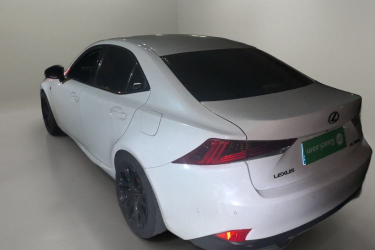 雷克萨斯IS 2017款 300 F SPORT版车身外观5