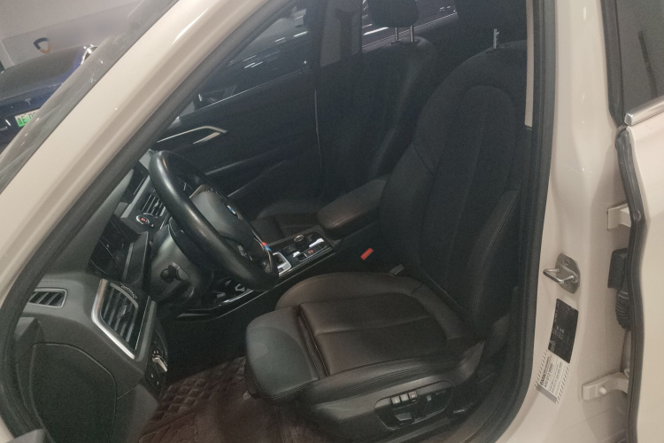 宝马1系 2018款 改款 118i 运动型中控内饰19