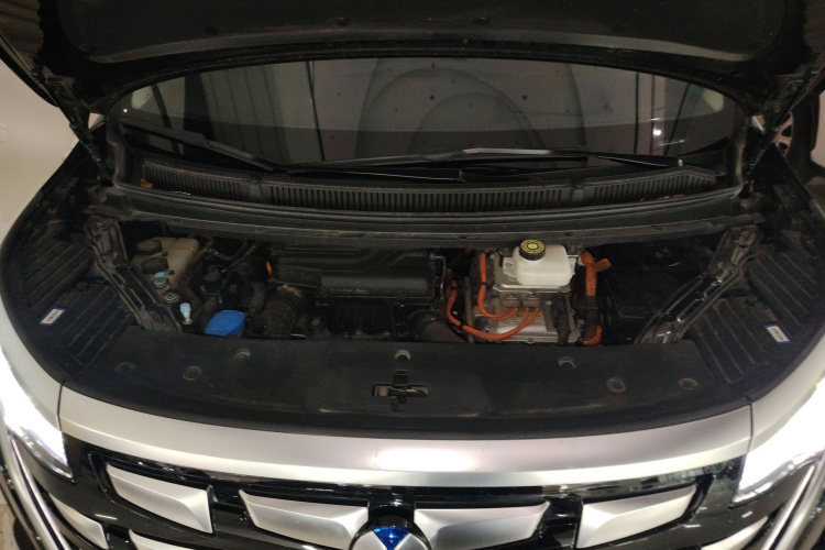 腾势D9 2024款 DM-i 980 四驱尊荣型机舱底盘24