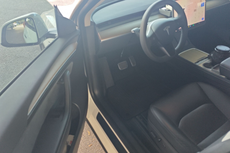 特斯拉 Model Y 2021款 标准续航后驱版中控内饰20