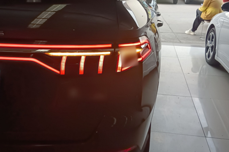 比亚迪 宋Pro 2019款 1.5T 自动豪华型车身外观9