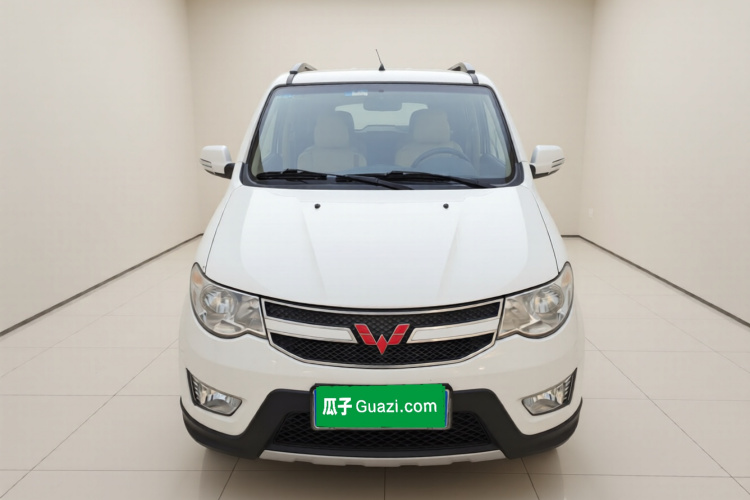 五菱汽车 五菱宏光 2013款 1.5L S豪华型车身外观2