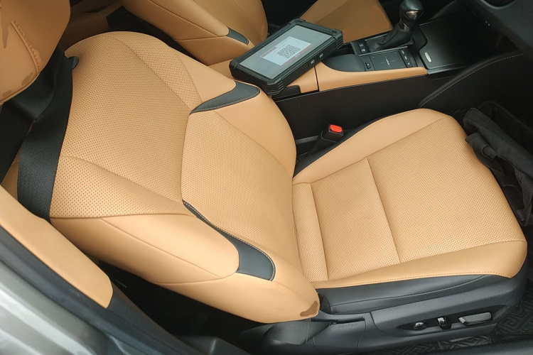 雷克萨斯ES 2021款 300h 卓越版局部细节41