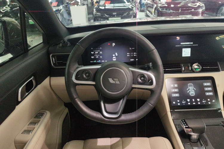 理想汽车 理想ONE 2020款 增程7座版中控内饰13