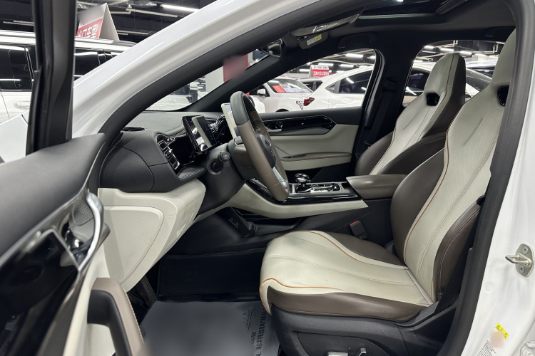 比亚迪 秦PLUS 2023款  冠军版 DM-i 120KM超越型中控内饰7006