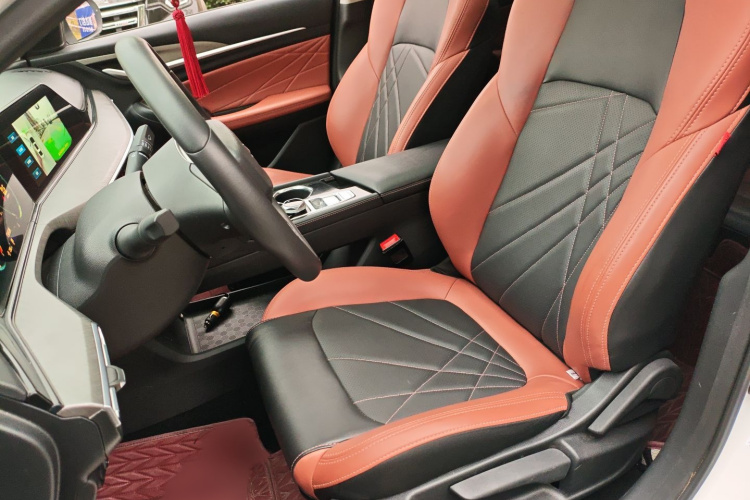 长安 逸动 2022款 PLUS 蓝鲸NE 1.4T GDI DCT尊贵版局部细节19