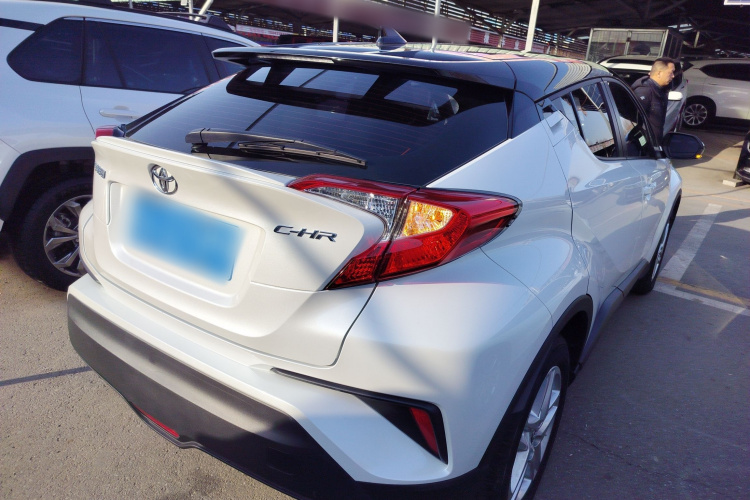 丰田C-HR 2022款 2.0L 舒适版车身外观6005