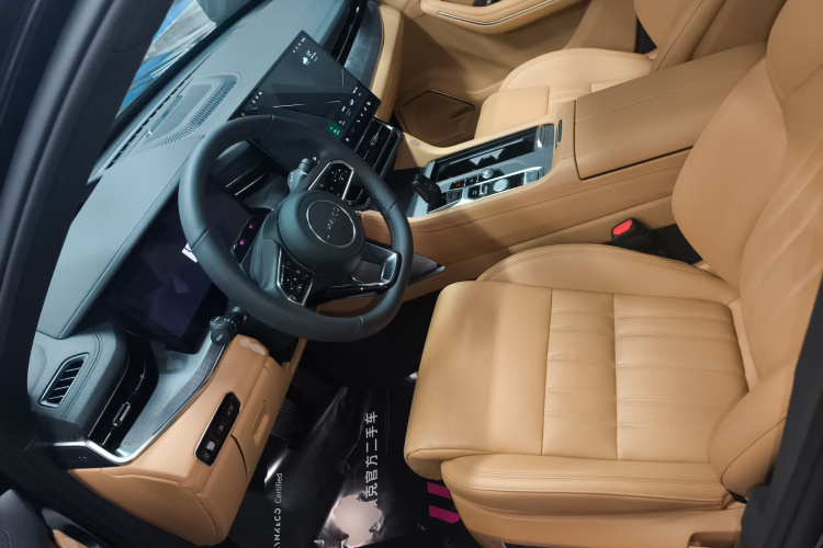 领克09 EM-P 2024款 2.0TD EM-P 四驱PRO 七座中控内饰19