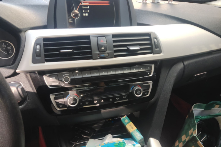 宝马3系 2016款 320Li 进取型局部细节16