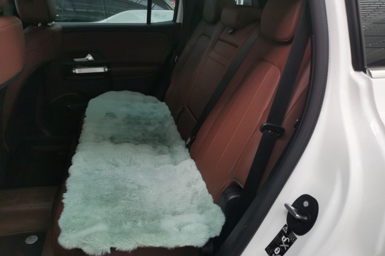 奔驰GLB 2023款 改款 GLB 200 动感型中控内饰21