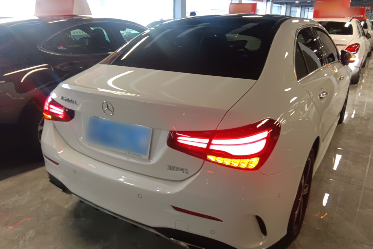 奔驰A级 2024款 改款 A 200 L 时尚型车身外观7