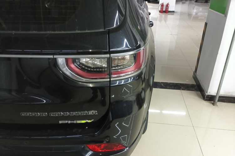 Jeep 大指挥官PHEV 2020款 2.0T 插电混动领先版车身外观9