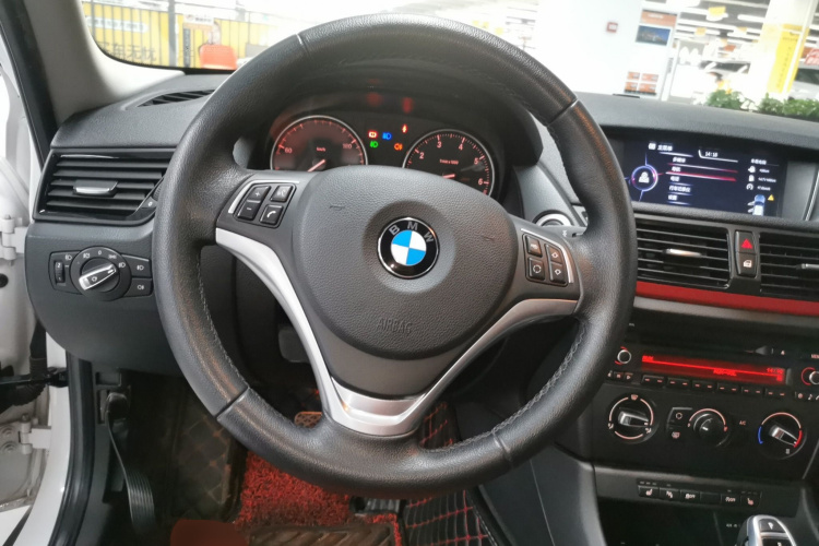 宝马X1 2015款 sDrive18i 时尚晋级版中控内饰13