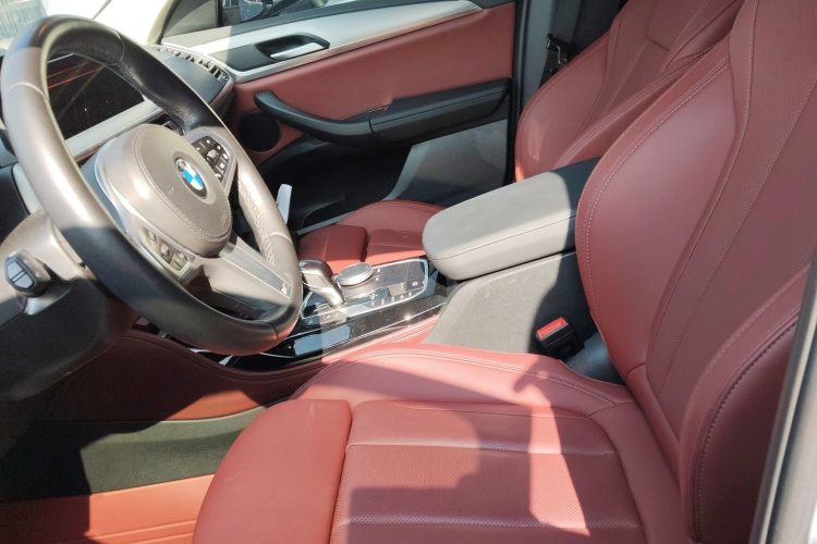 宝马X4 2022款 xDrive 25i M运动套装中控内饰19