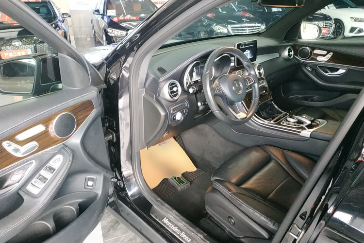 奔驰GLC 2019款 GLC 260 L 4MATIC 动感型中控内饰20