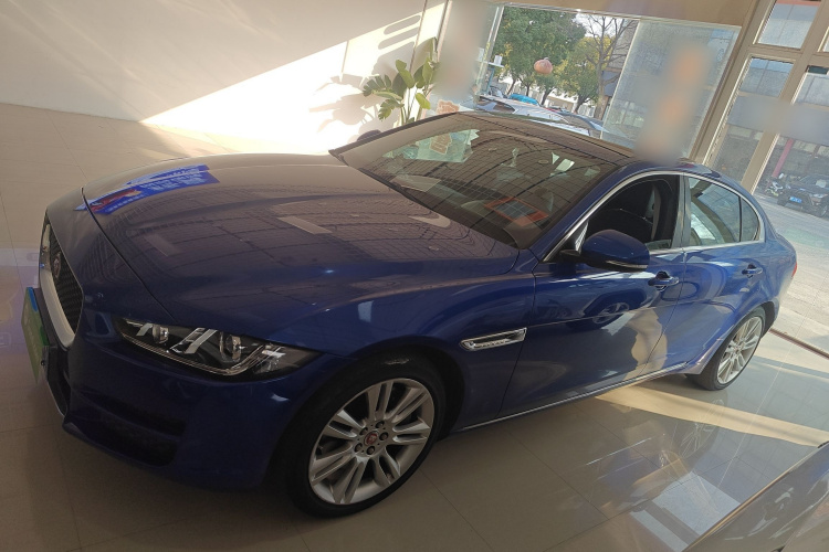 捷豹XEL 2018款 2.0T 250PS 尊享版车身外观4