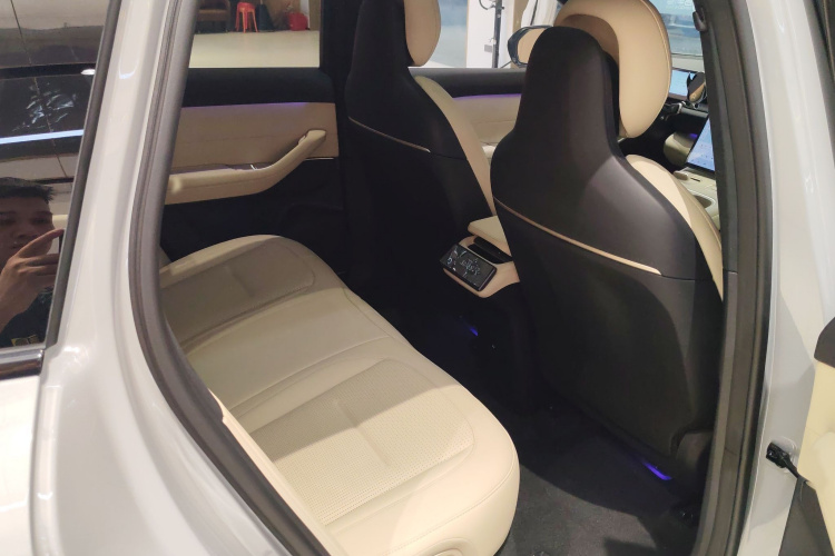 蔚来ES6 2023款 75kWh中控内饰7003