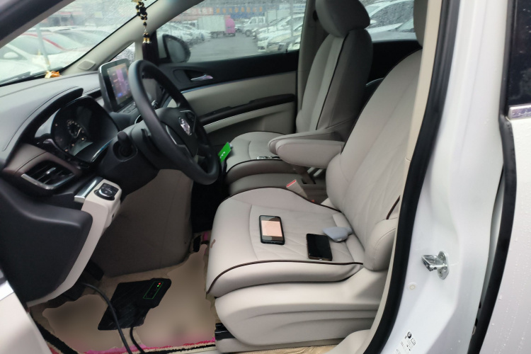 别克GL8 2021款 陆上公务舱 652T 舒适型局部细节19