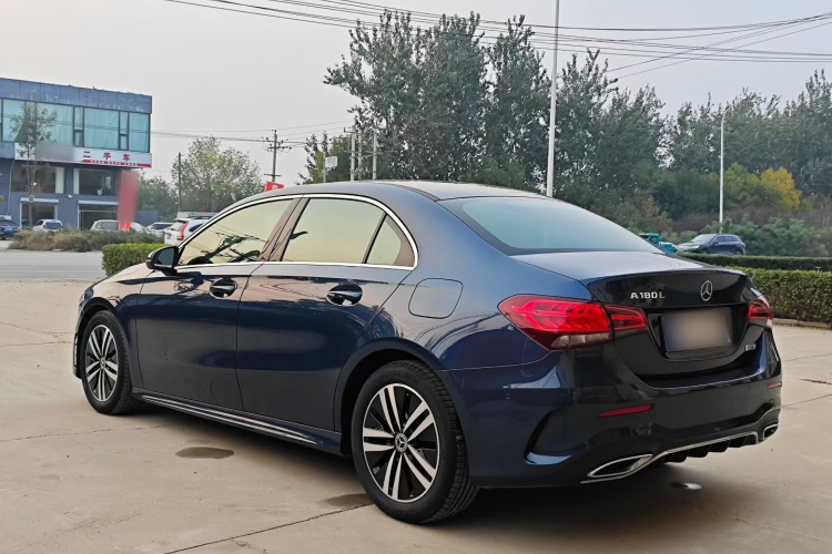 奔驰A级 2019款 A 180 L 运动轿车车身外观6005