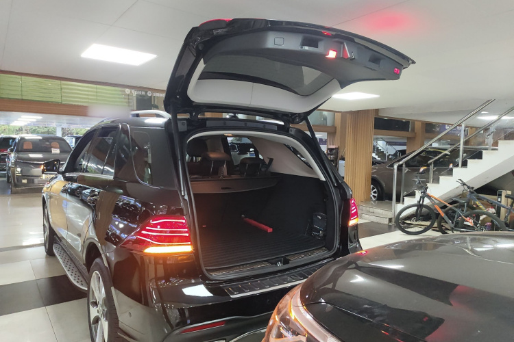 奔驰GLE 2018款 GLE 320 4MATIC 动感型臻藏版机舱底盘23