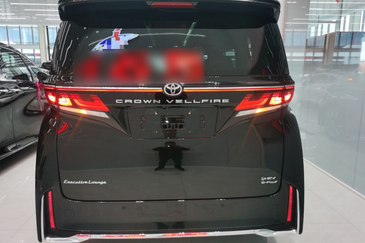 丰田 威尔法 2024款 皇冠 双擎 2.5L 至尊行政版车身外观6