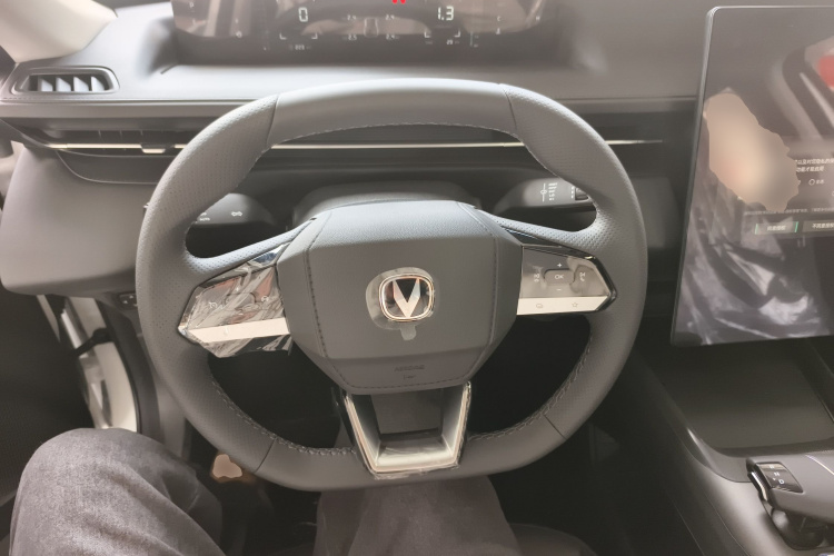 长安 逸动 2025款 蓝鲸 1.5T 500Bar尊贵型中控内饰13