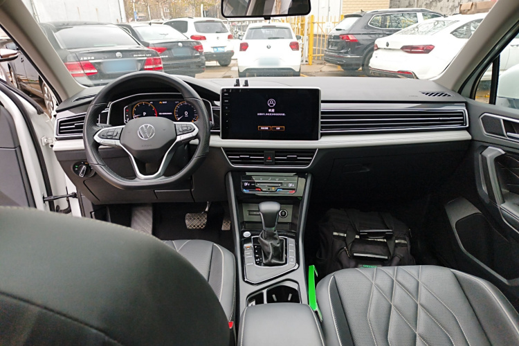 大众 途观L 2024款 300TSI 自动两驱智享版中控内饰12