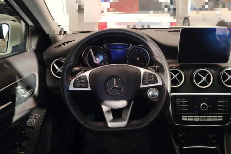 奔驰GLA 2019款 GLA 200 时尚型中控内饰13