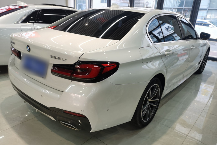宝马5系 2021款 525Li M运动套装车身外观7