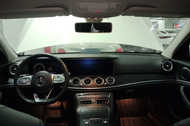 奔驰E级 2019款 E 300 L 运动豪华型中控内饰7002
