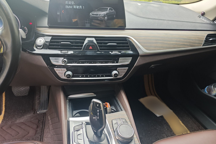 宝马5系 2018款 改款 530Li 领先型 豪华套装中控内饰7003