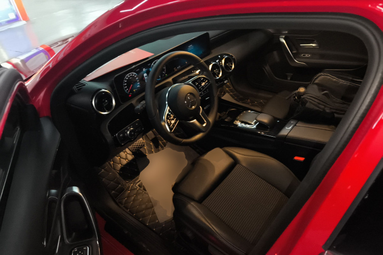 奔驰A级(进口) 2019款 A 200 动感型中控内饰20