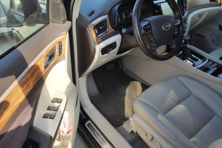 广汽传祺 传祺GS8 2017款 320T 两驱豪华智联版（七座）中控内饰20